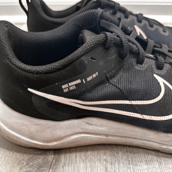Nike Downshifter 12 Shoes Mens Size 11 Wide Black White Road Running DM4194-001 - Picture 9 of 13